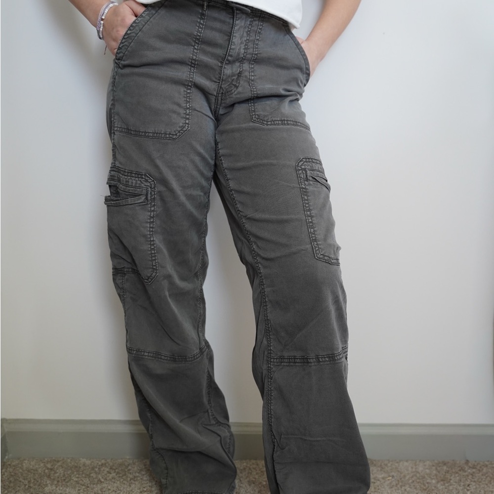 Women’s American Eagle Gray Cargo Pants – Size 2